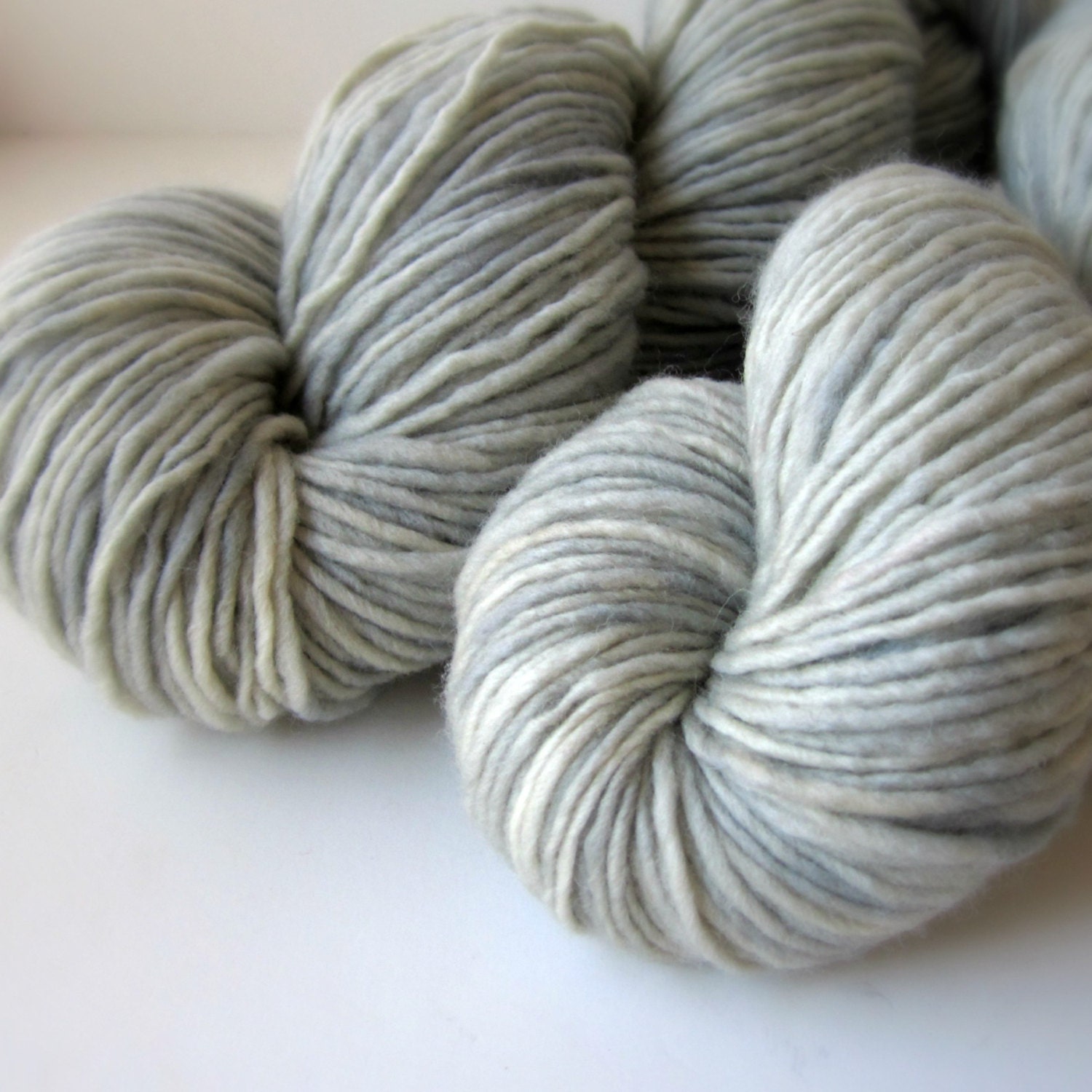 sale-hand-dyed-yarn-heavy-worsted-weight-single-ply-by-ontheround