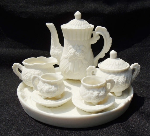 victoria's garden miniature tea set