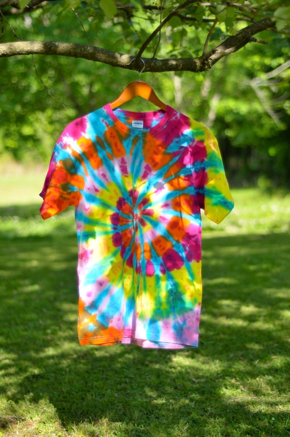 how to make a spiral tie dye shirt