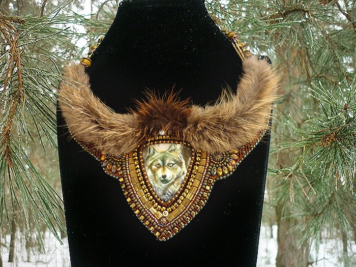 Hiver Wolf - collier perle broderie Art