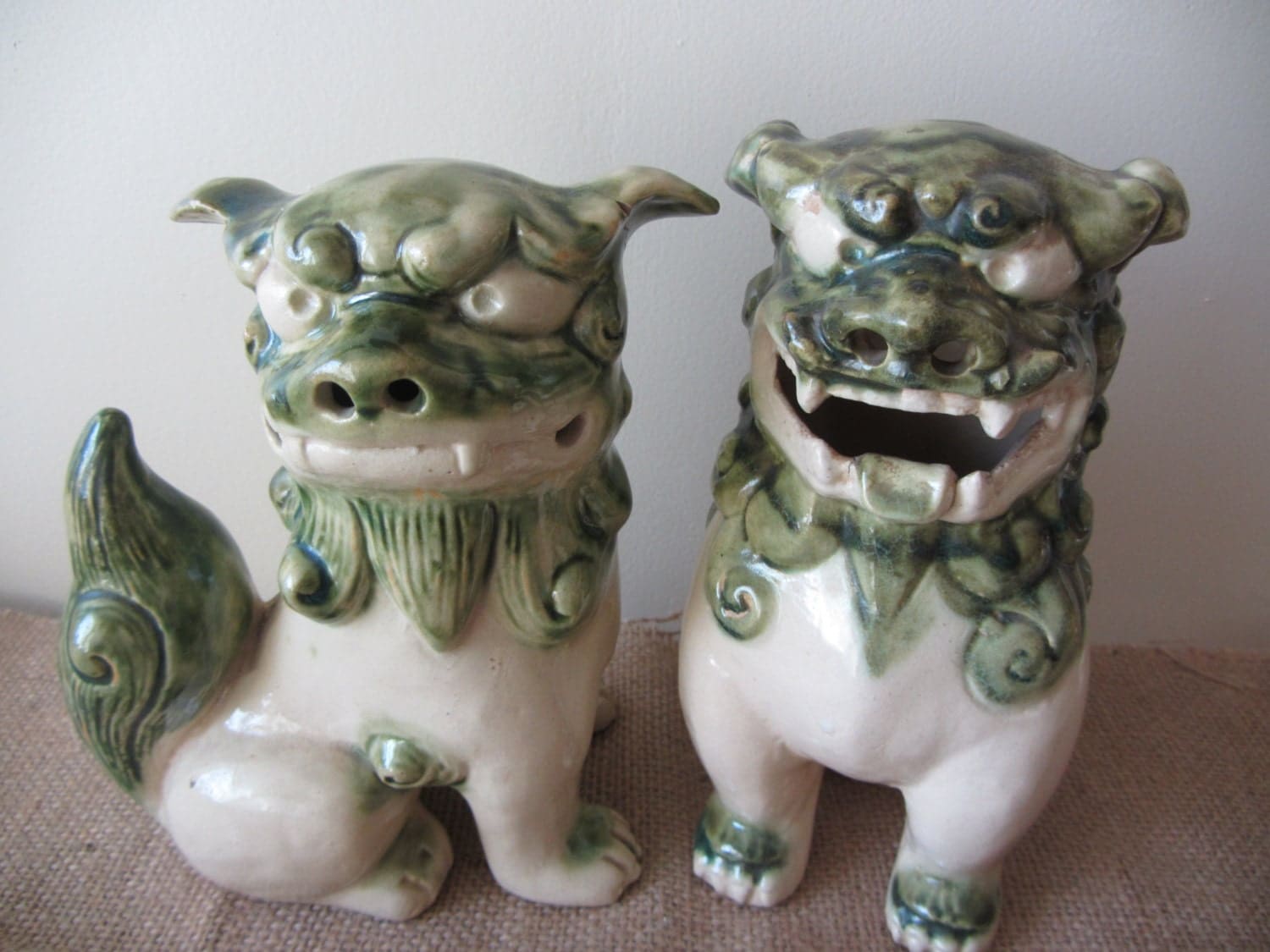 ceramic statues of dogs