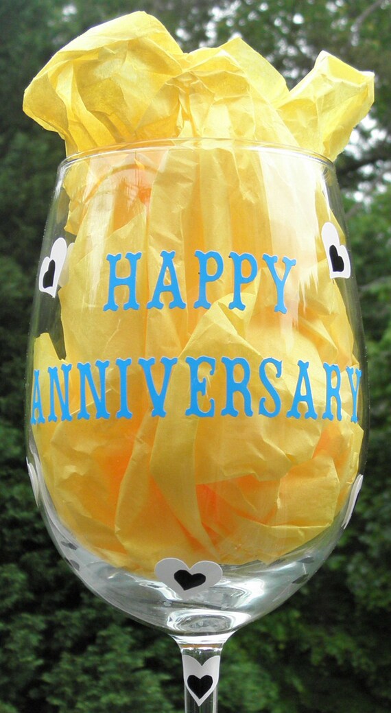 Items similar to Happy Anniversary Wine Glass on Etsy