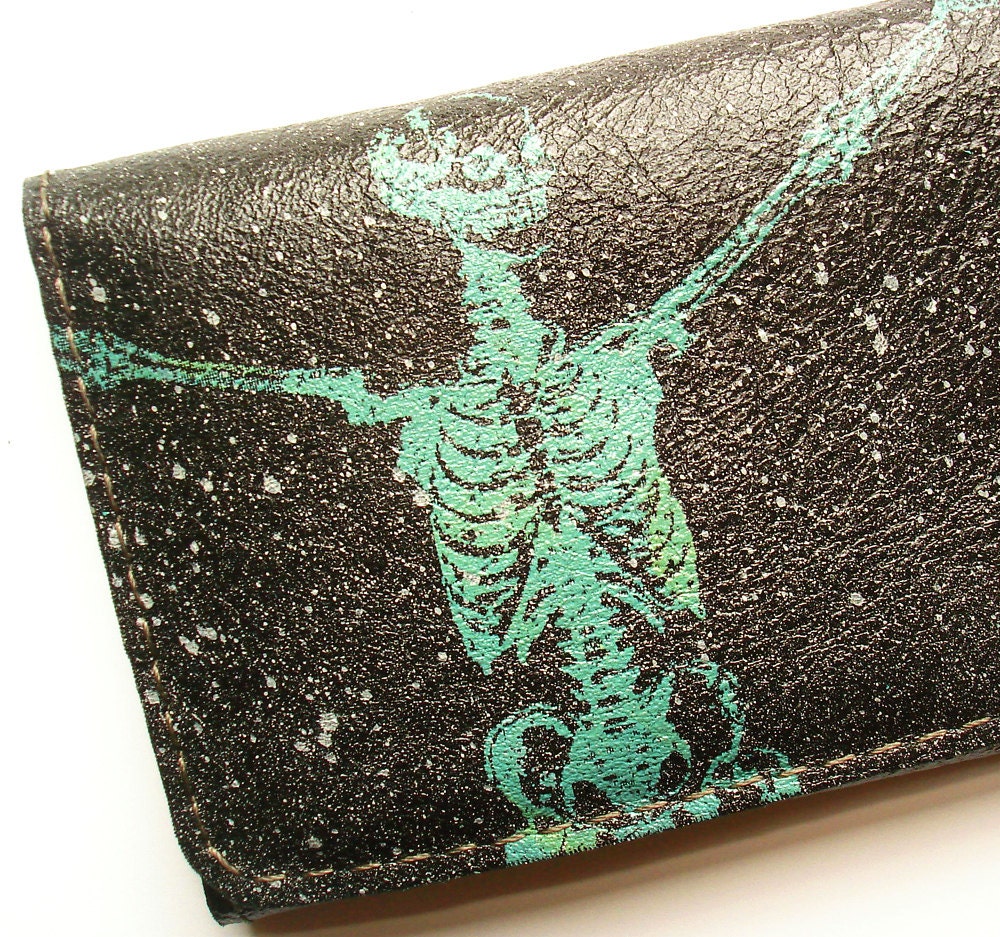 Man Card Wallet in Black Recycled Leather with Stretching Skeleton