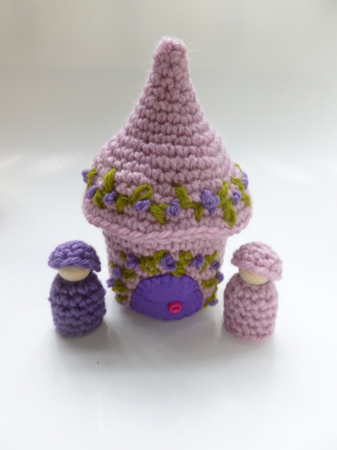 Wee cottage with peg dolls