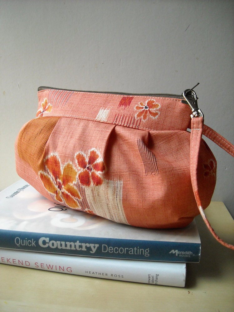 Meisen Flower Design on Pink - Zipper Pouch with Clip