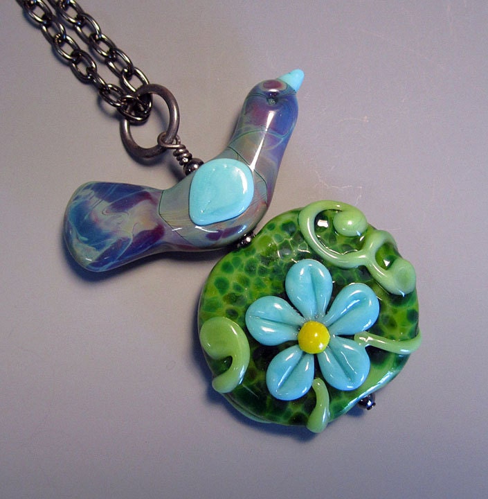 bird topped daisy craze, LORiOLA lampwork glass pendant