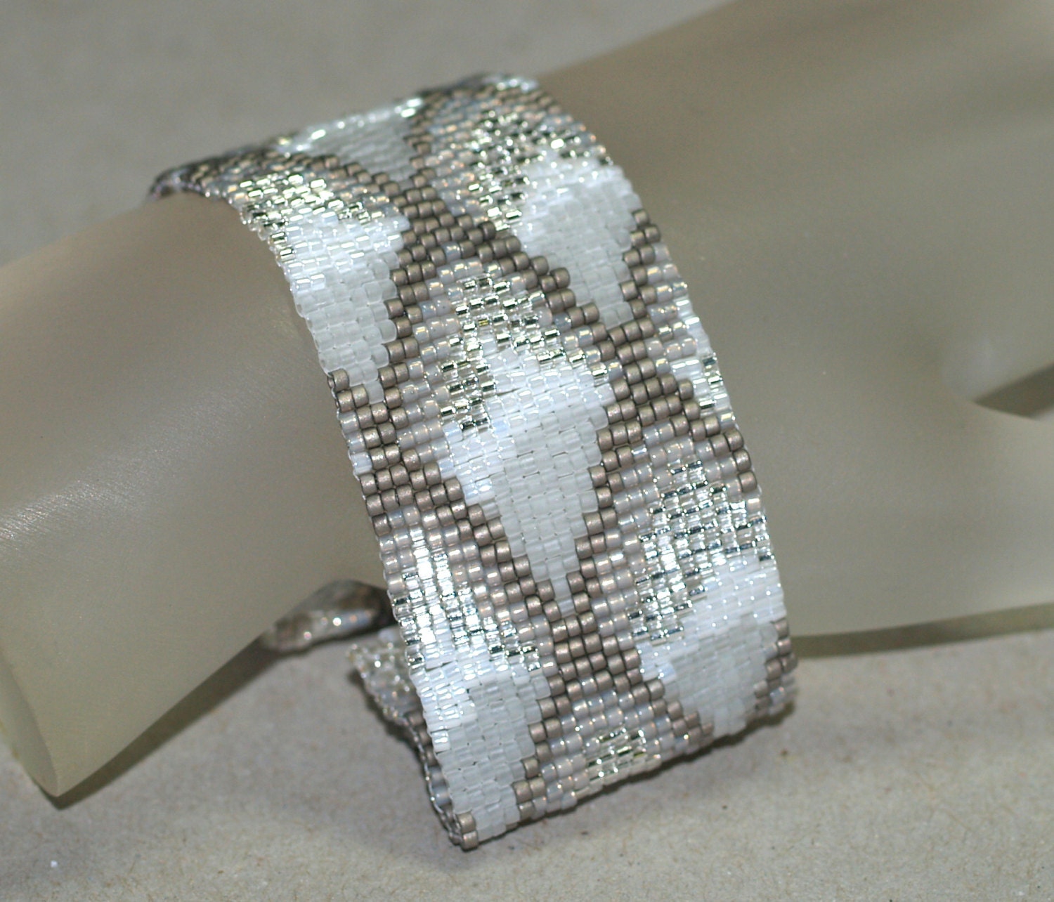 Dragon Scales, Winter Ice ... Peyote Bracelet . Crystal . Pearl . Carbon Steel . White . Snow . Gray . Brilliant . Shine . Sparkle