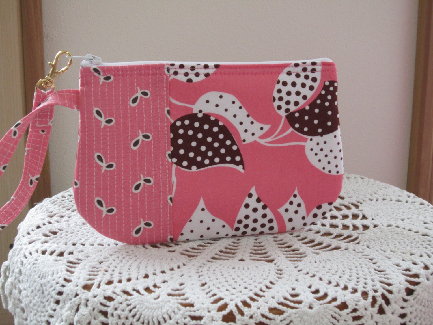 Flea Market Fiesta Wristlet Zipper Gadget Pouch Purse Leaves in Pink
