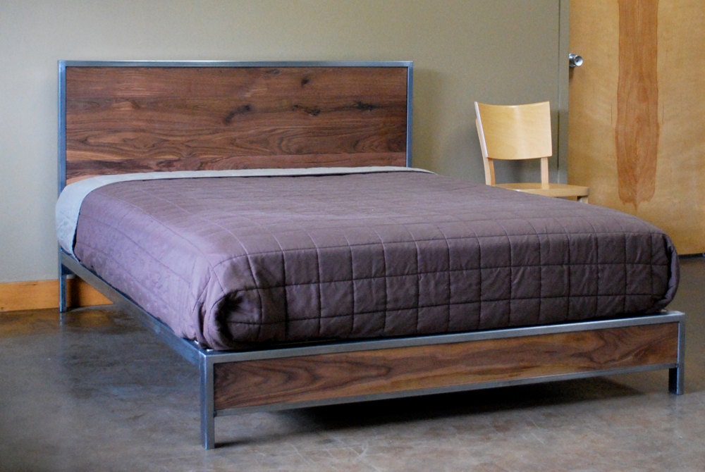 The Early Century Bed - Queen Size