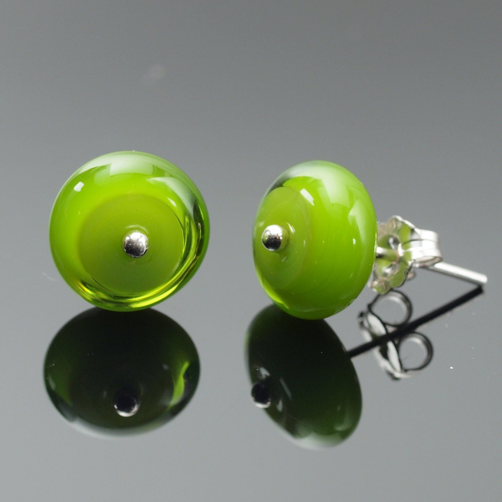 Medium Glass Stud Circle Earrings in Pea Green