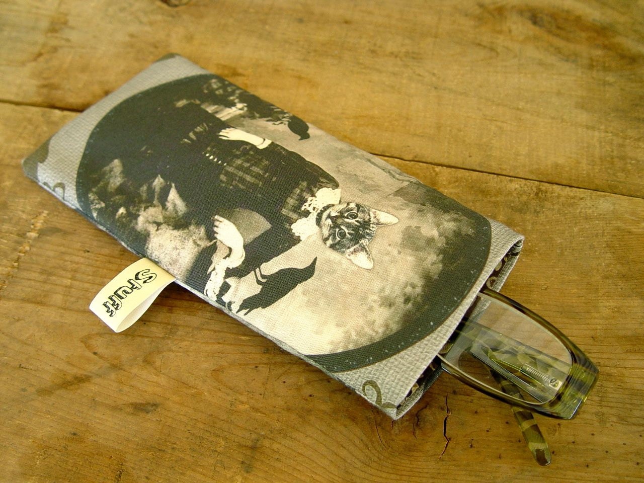 Victorian Cats Sleeping Bag For Your Eyeglasses By STUFF