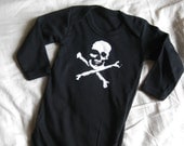 FLAWED 6 to 12 months Pirate Skull Crossbones Jolly Roger Black Onsie All in one vest by Rocky zombie