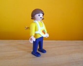 figurine brooch little girl with yellow dress playmobil