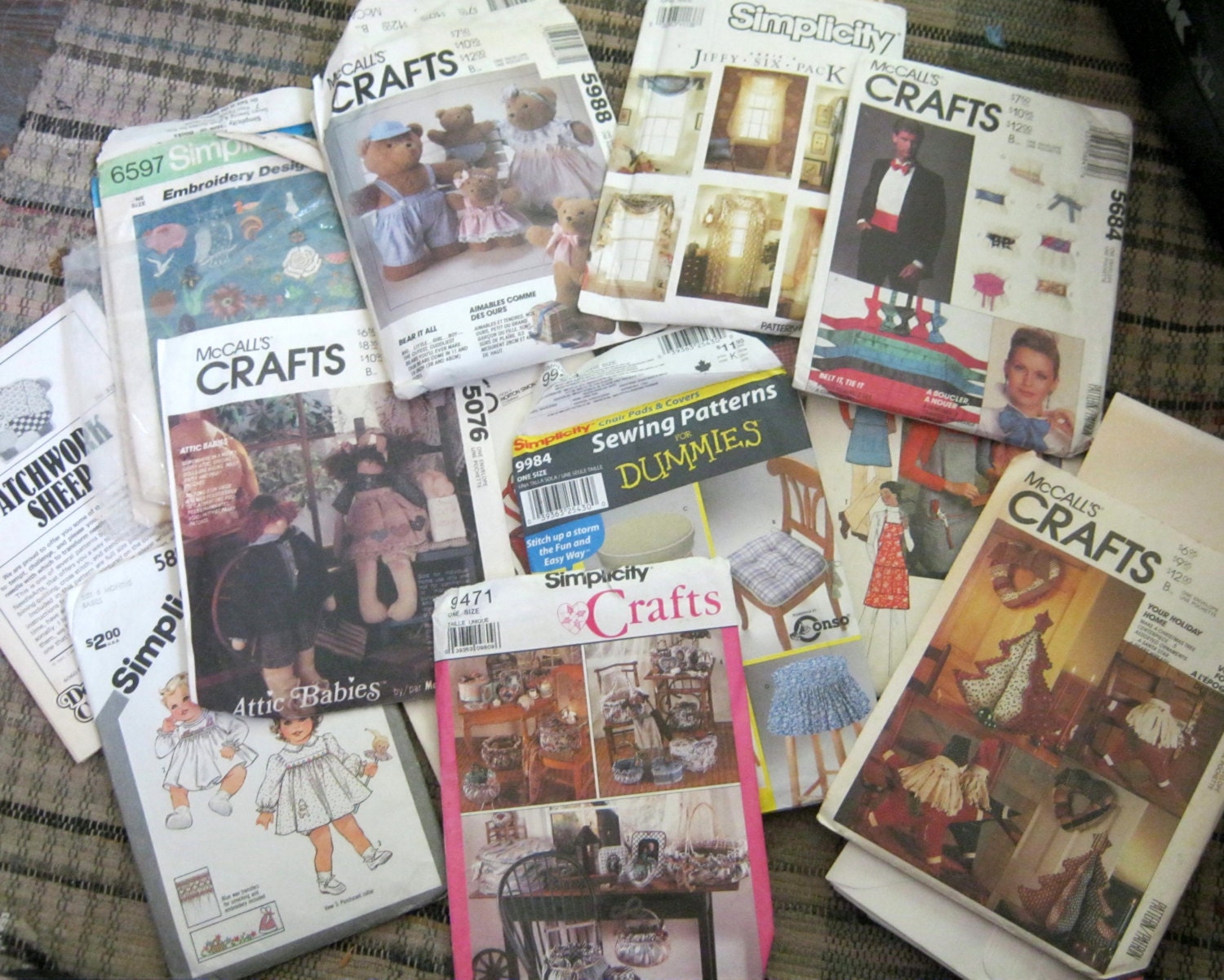 Lot of 14 Craft and Accessories Patterns Dolls Aprons Smocking Bears Purses Free Shipping