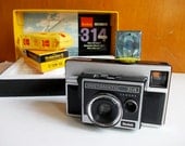 Vintage Film Camera : Kodak Instamatic 314 with Film and Flash, Original Box.
