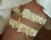 Wedding Bridal Garter, ivory with roses, set of 2---size M/L