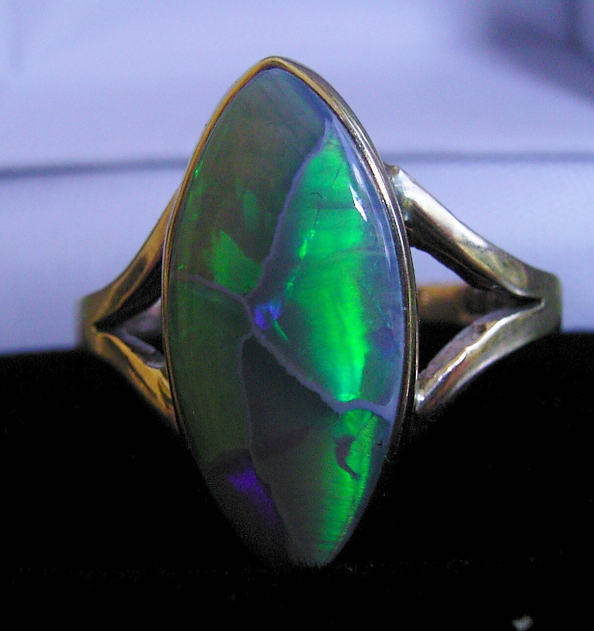 Edwardian 9ct gold Lightning Ridge opal ring