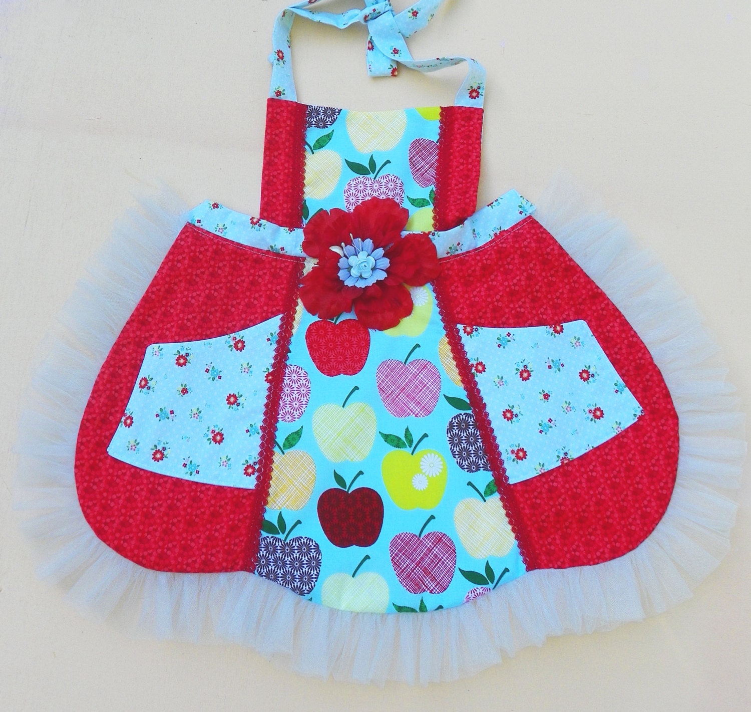 Crisp Apple Apron