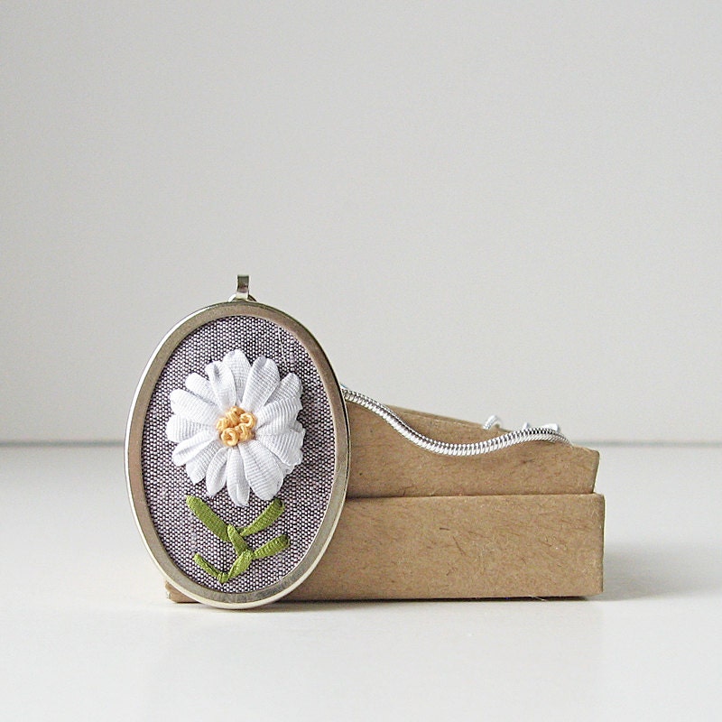 Chrysanthemum Necklace silk ribbon embroidery