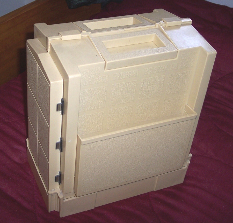 Vintage plastic sewing box