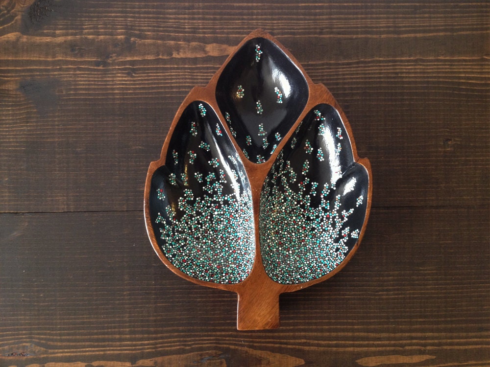 Large Leaf Dish : Blue w/Red Accent Array Dots