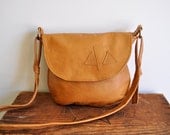 Leather purse - The Quinn in Butterscotch with Triangle detail