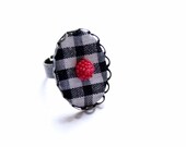 Ring in Black and White, with red Flower - Picnic