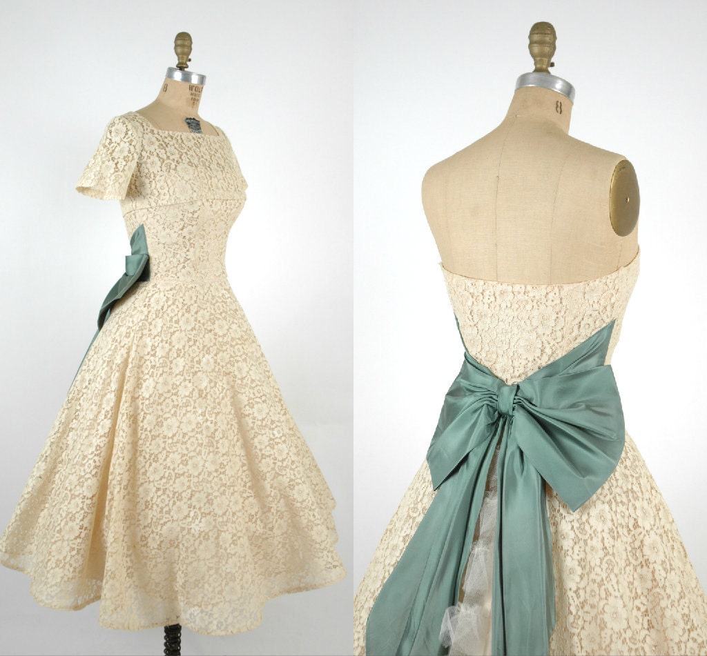 Vintage Short Lace Wedding Dress / 1950s Cream Party Dress