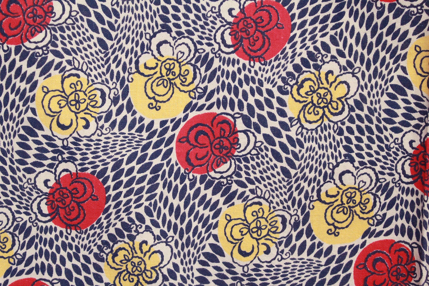 vintage 40s feedsack fabric - cute floral in great colors -- all cotton