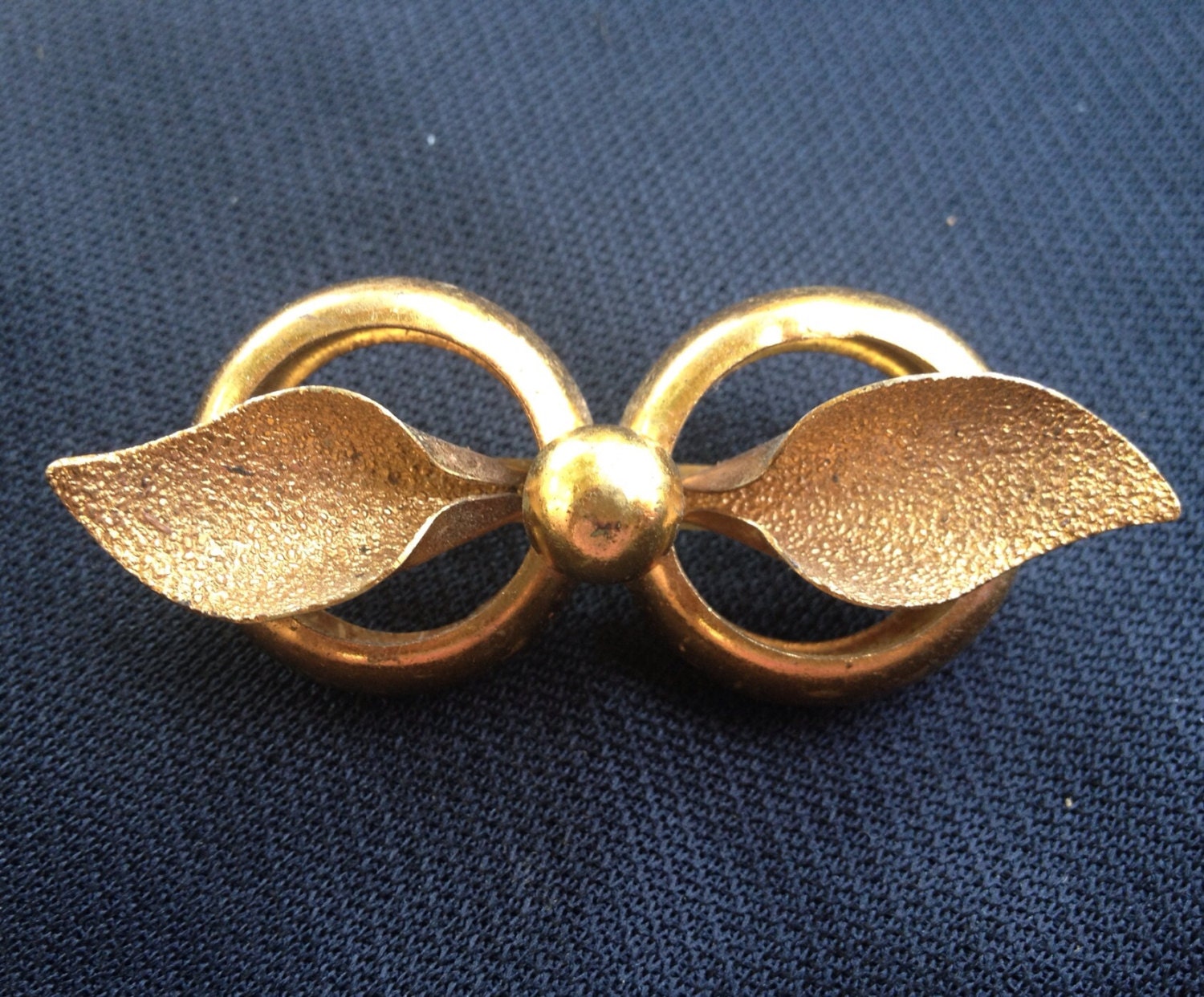 VIntage 1960's Era Goldtone Double Ring with Gold Leaves Lapel Pin/Broach/Pin