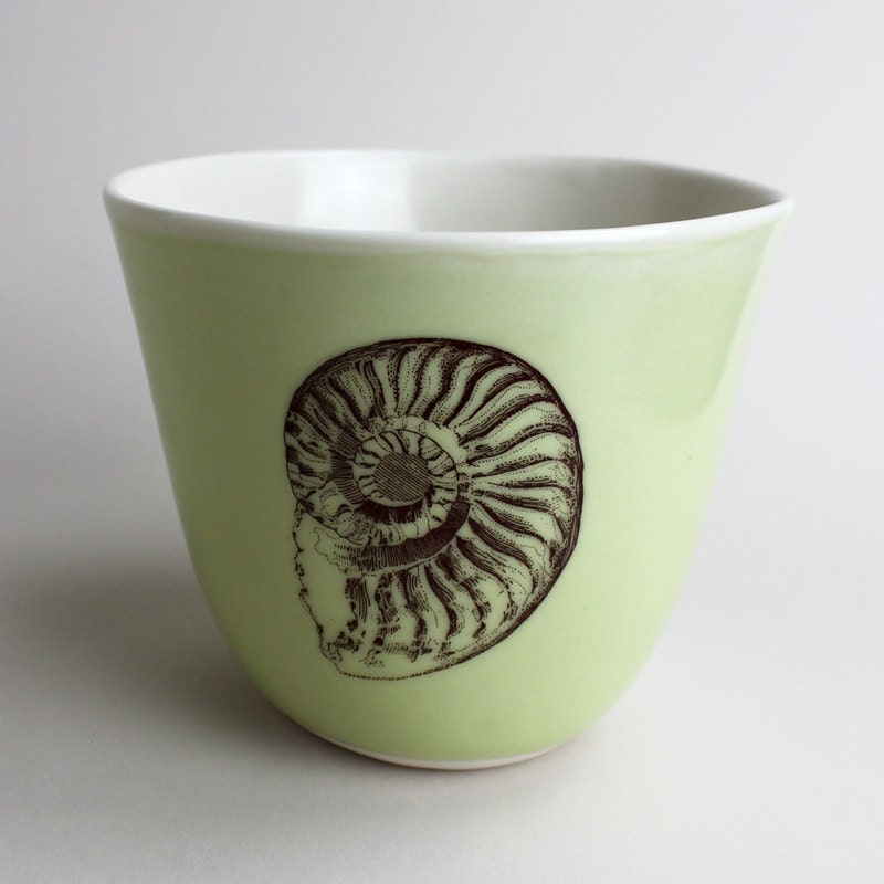 16oz roomy cup, in avocado, with spiral fossil etching