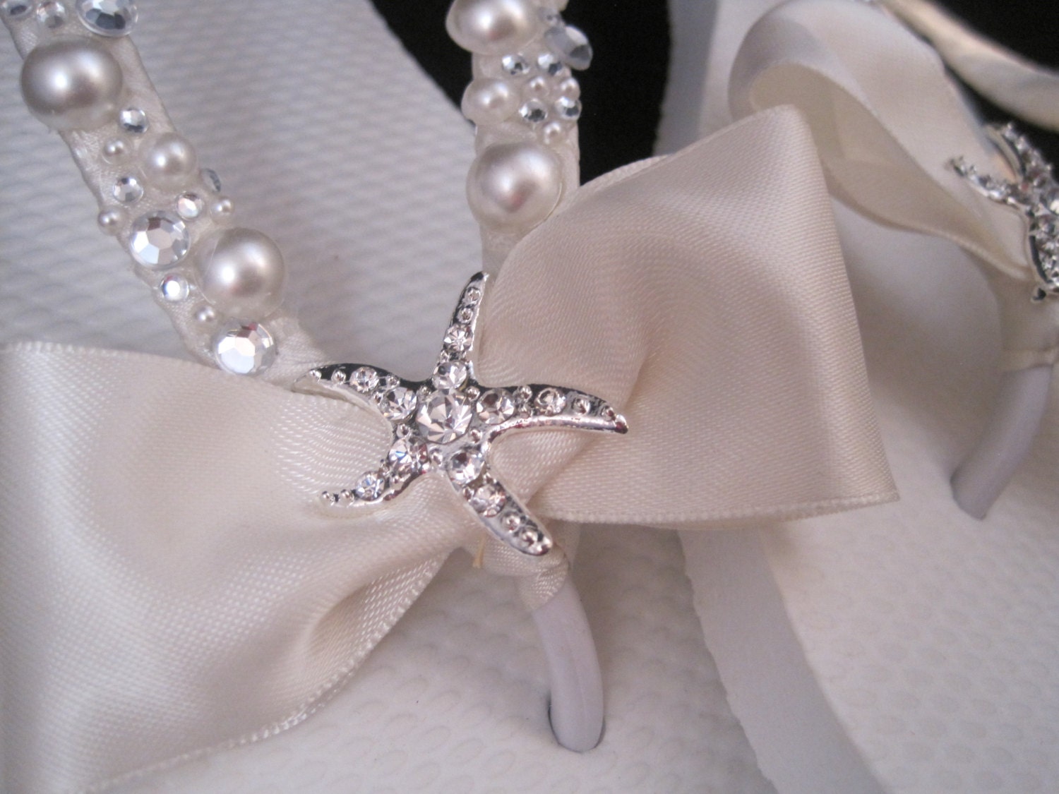 NEW 2013 So Sweet Bride Starfish Bow Pearl and Swarovski Crystal Bridal Wedding Flip Flops