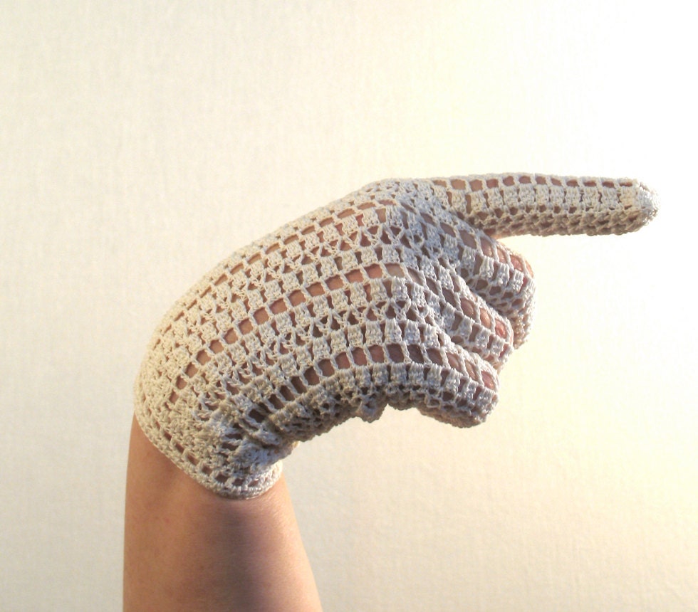 Hand Crochet Gloves / Vintage 60s Lace and Fishnet / White / NOS M