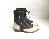 Vintage Two Tone Feather Stiched ROPER BOOTS. Size 9 1/2