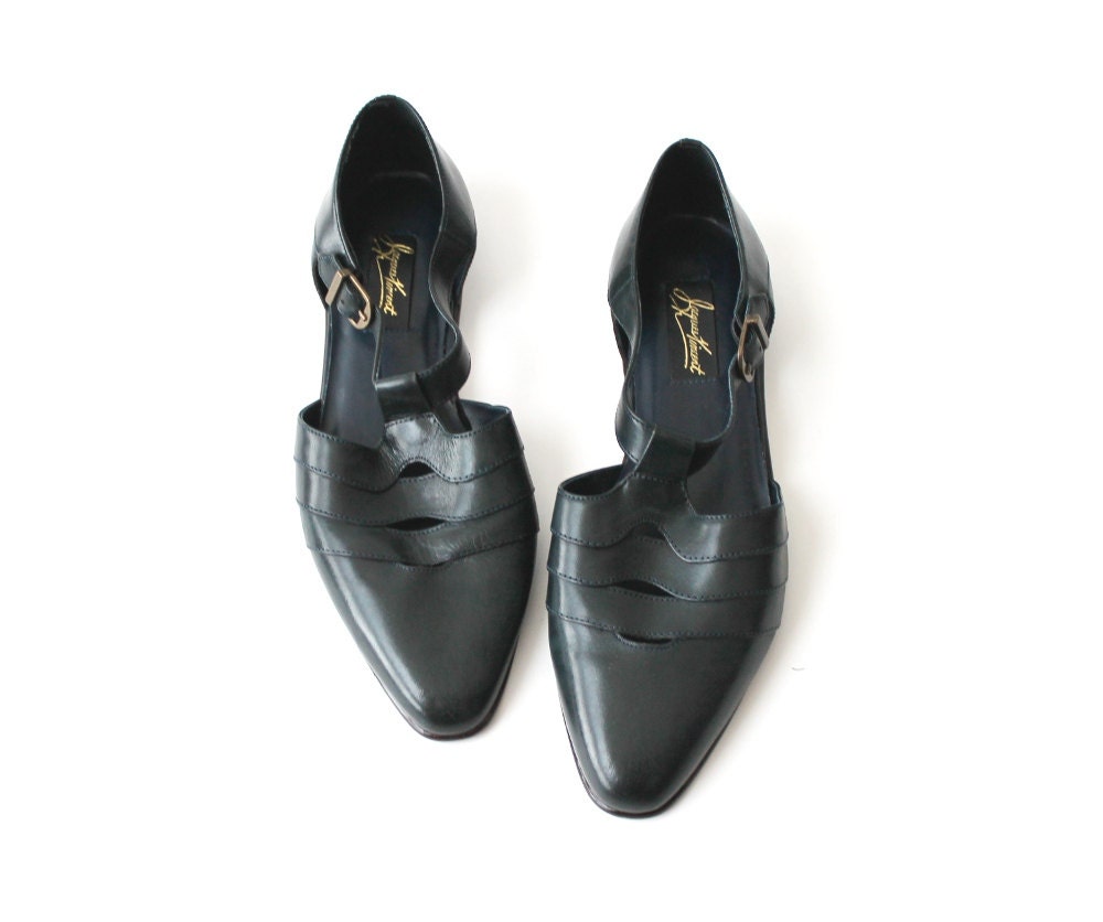 1980's Navy Cut Out T Strap Mary Janes Flats Sandals Size 9M