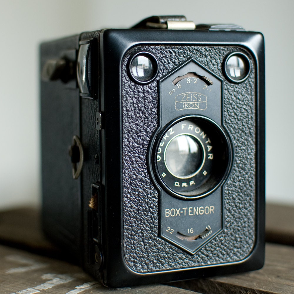Zeiss Ikon Box Tengor 1930s box camera