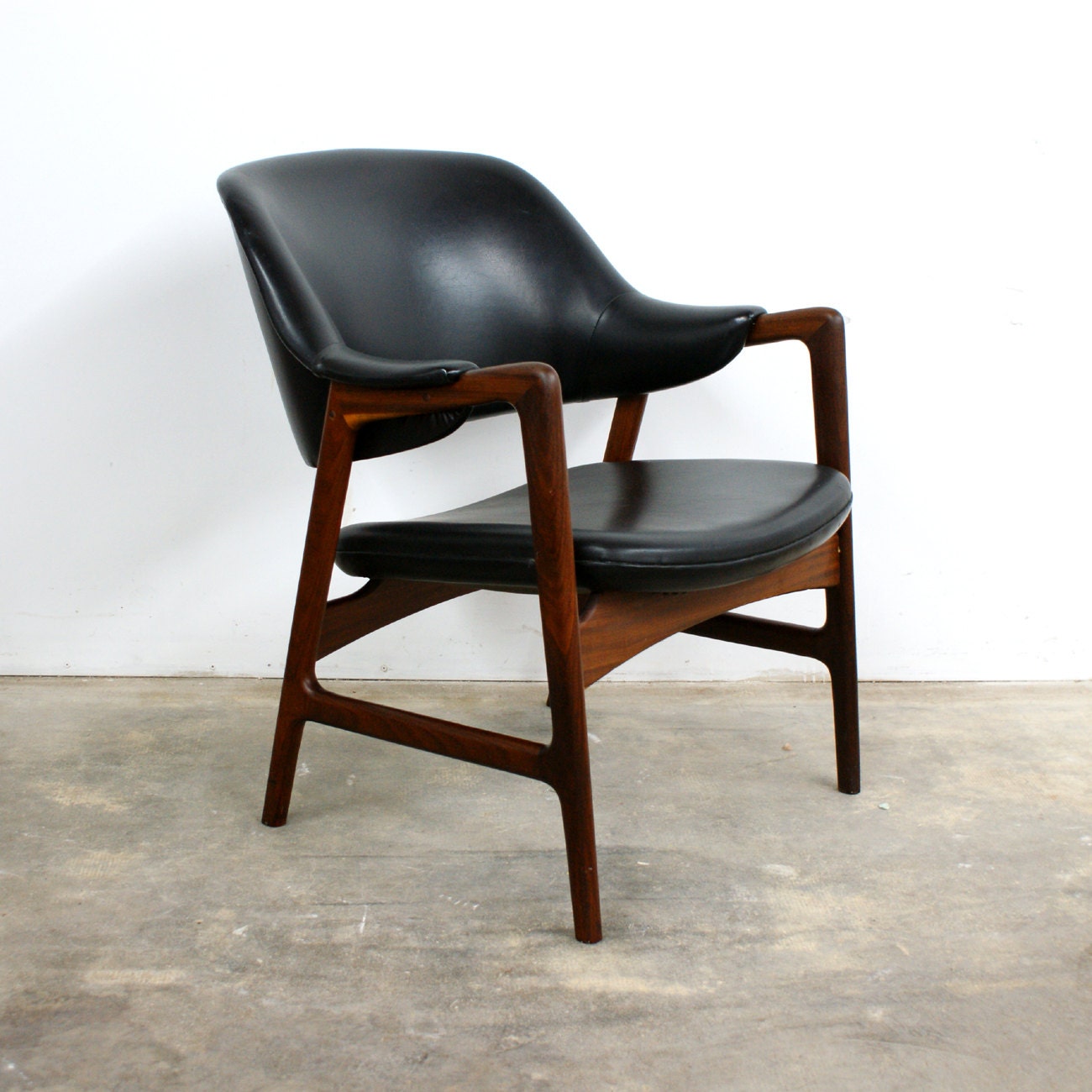 Mid Century Danish Modern Rosewood Lounge Chair