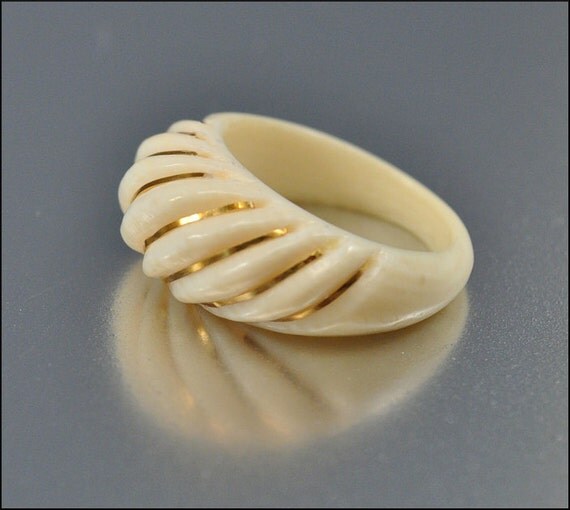 Carved Ivory 14K Gold Ring Domed Shrimp Ring Vintage by boylerpf