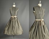 Vintage 1950s Dress / 50s shirtwaist dress