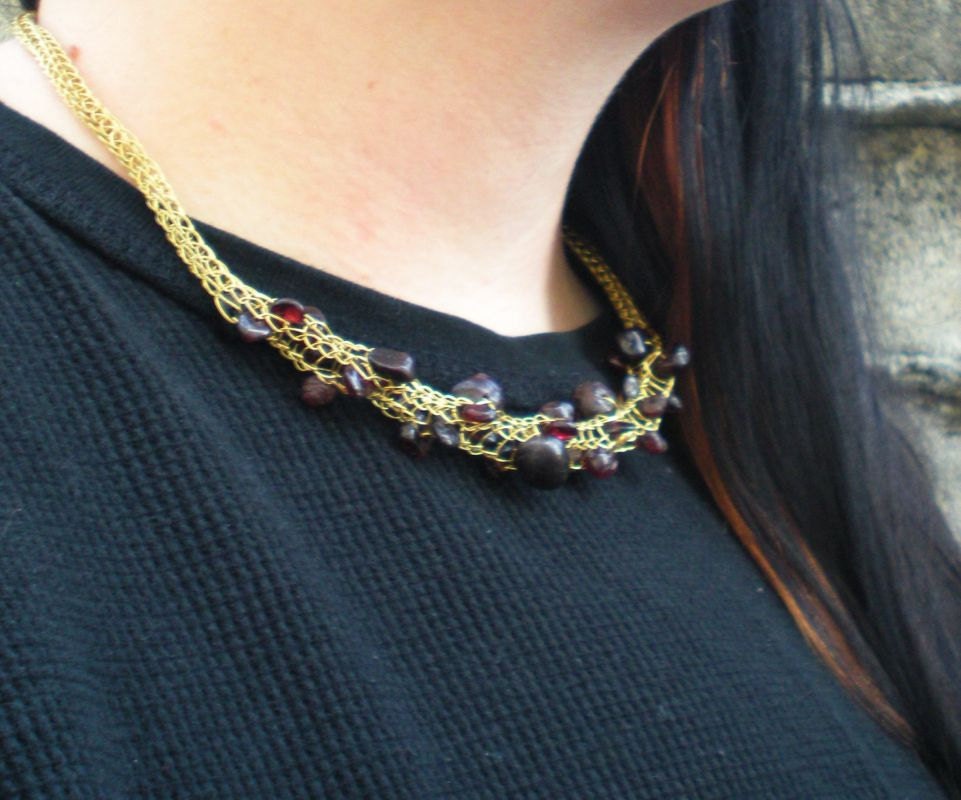 VIKING KNIT NECKLACE with Garnet Beading - 18 1/2 Inch Brass - Single Weave