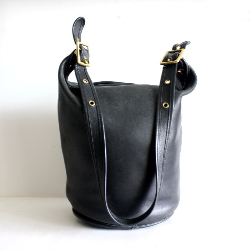vintage Coach Leather Bucket Crossbody bag Tote.