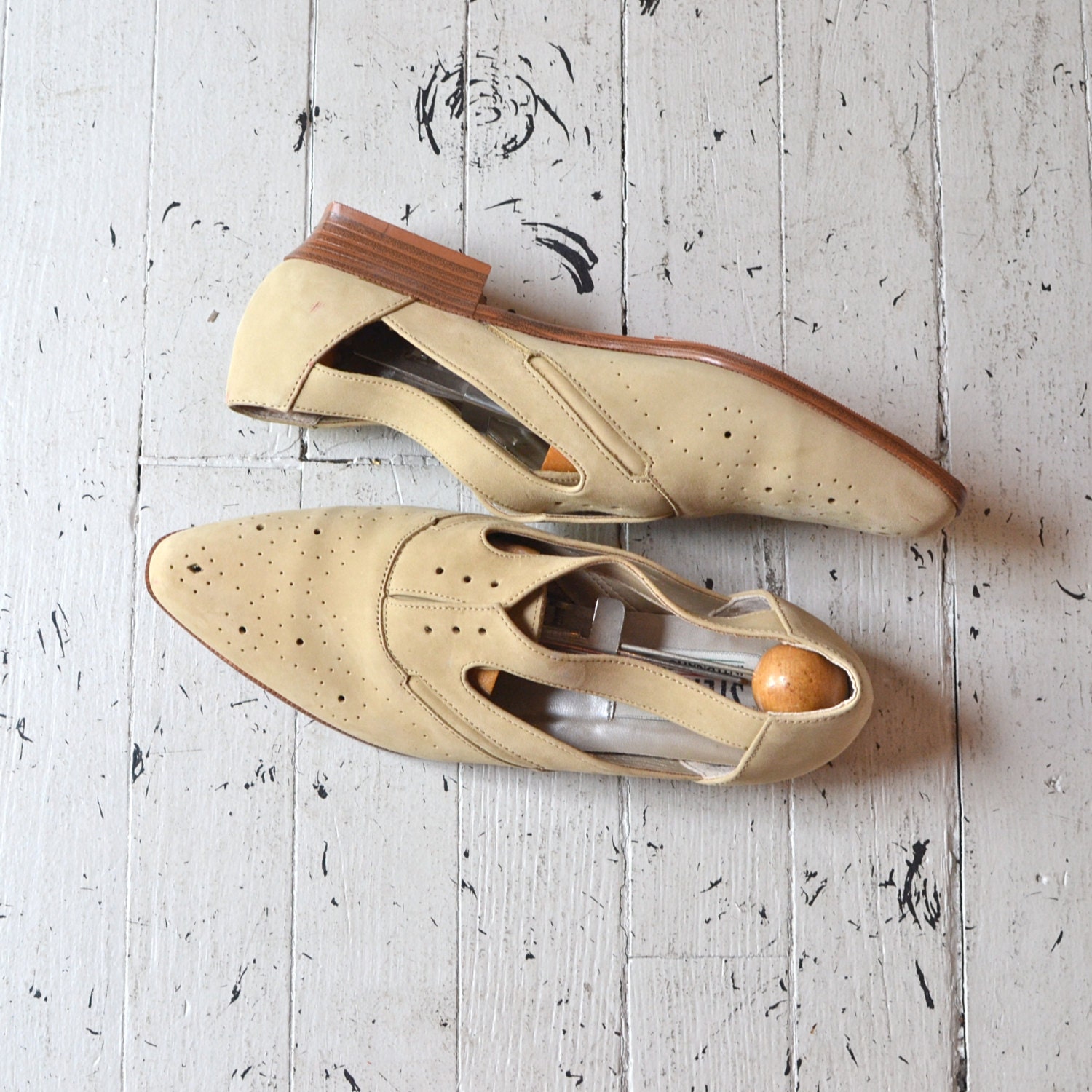 vintage oxford shoes / 1980s leather oxfords / Eyelet Oxfords