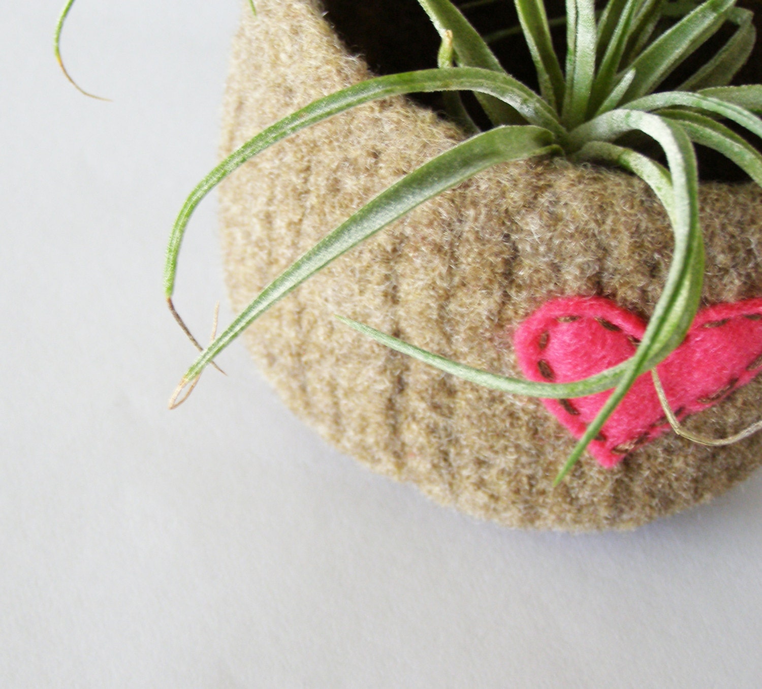 felted wool bowl  -  heathered beige wool bowl with pink eco felt heart - ring holder, anniversary gift, tillandsia bowl - theFelterie