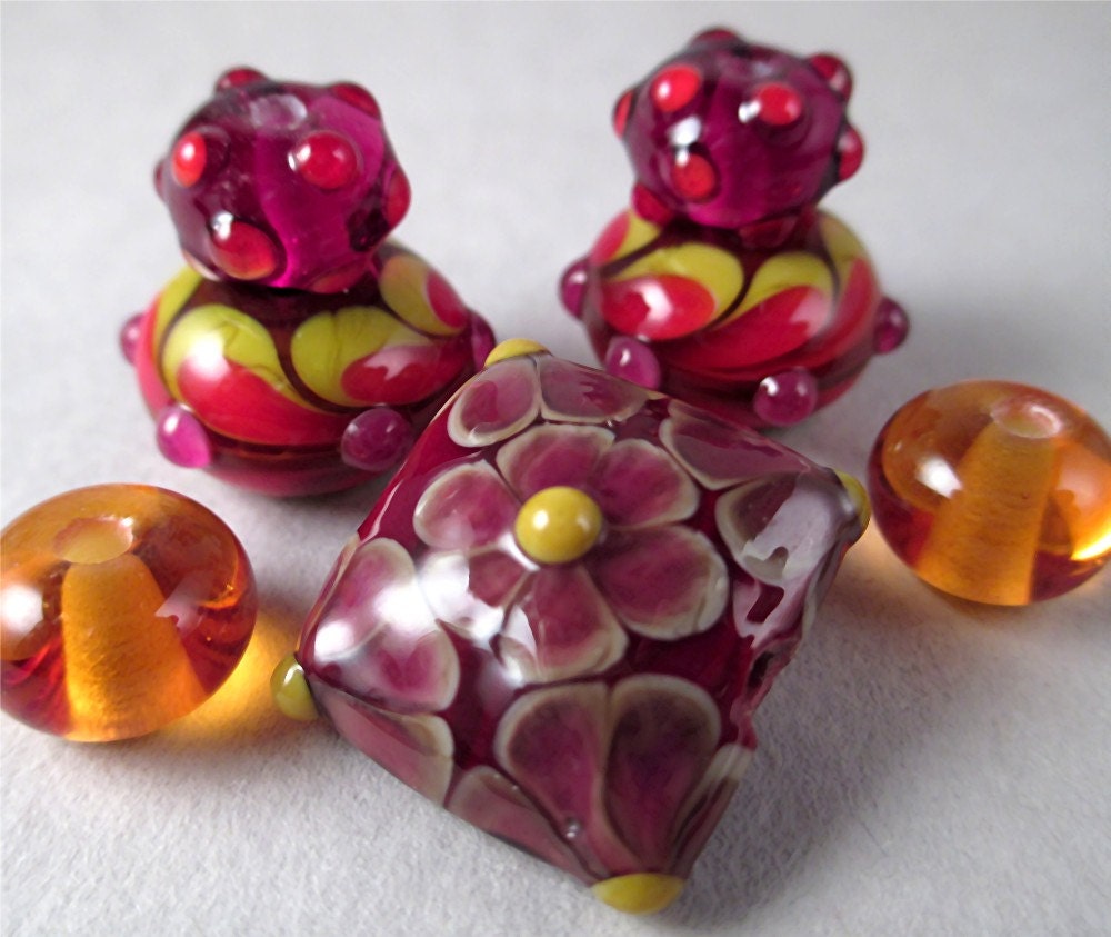 Set of 7 Handmade Lampwork Art Glass Beads by Patti Cahill, sra -- Designer color scheme with pink, sage & red pillow focal