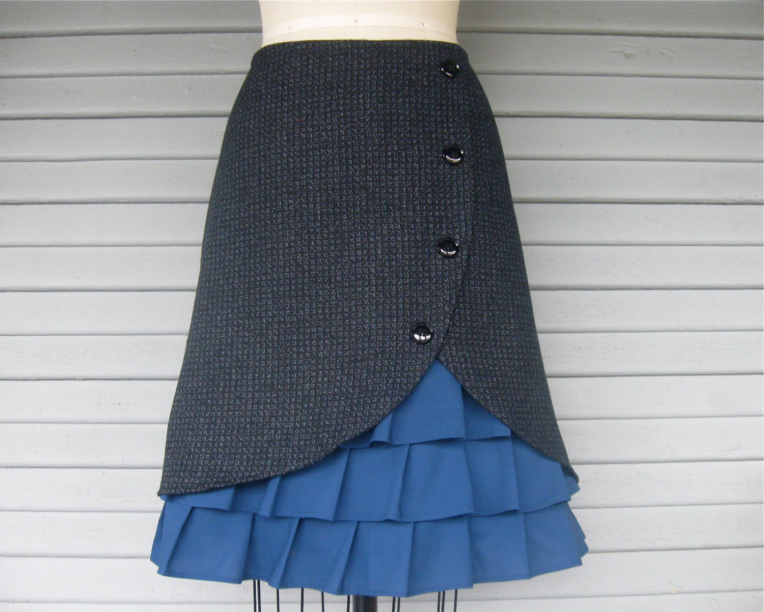At Dusk ruffle front skirt size 12