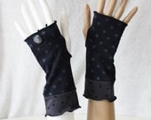 Mittens blue marine with stars, grey with black dots