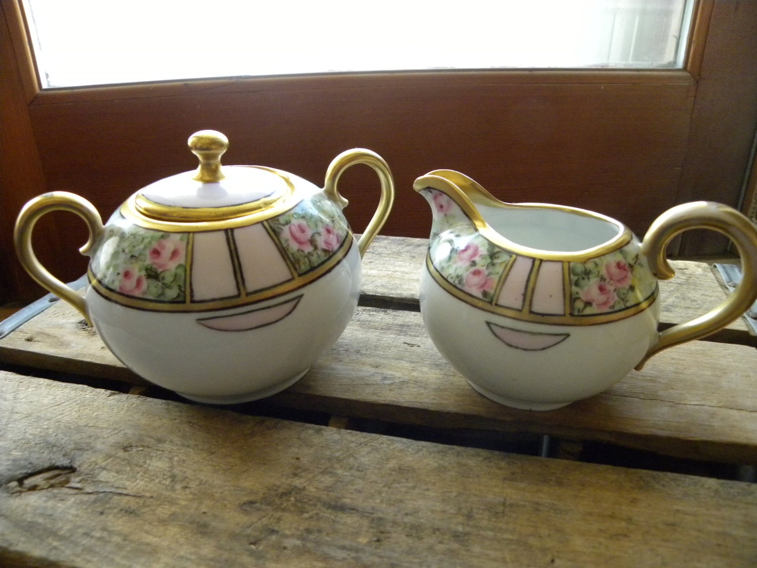 Gorgeous Creamer and Sugar Set