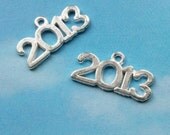20 '2013' charms, super-shiny silver tone, 26mm