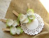 Wooden cloth pins, embellished clothes pegs, rustic weddding decor, floral decor, fabric flowers (set of 4pcs)- ROMANTIC IVORY BLOSSOMS