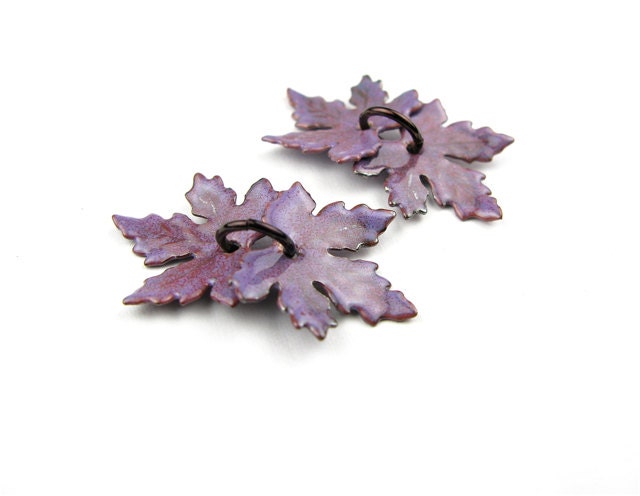 One Enameled Maple Leaf Pair / Purple enamel Lot 20
